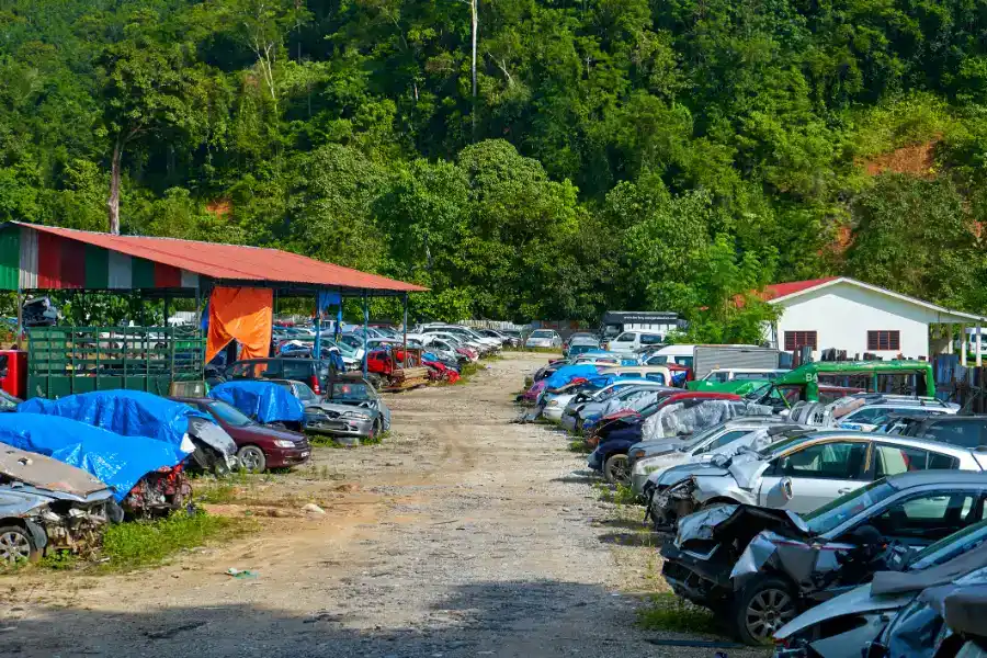 What Dealers Look For When Visiting Car Junkyards in Ballwin, MO What Dealers Look For When Visiting Car Junkyards in Ballwin, MO